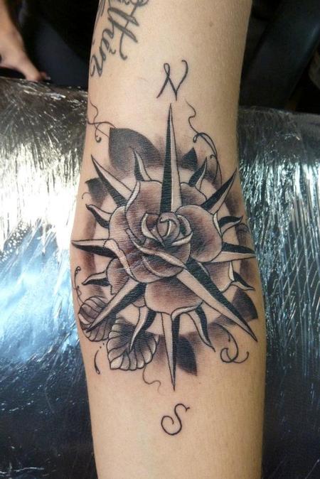 Mully - Compass rose tattoo