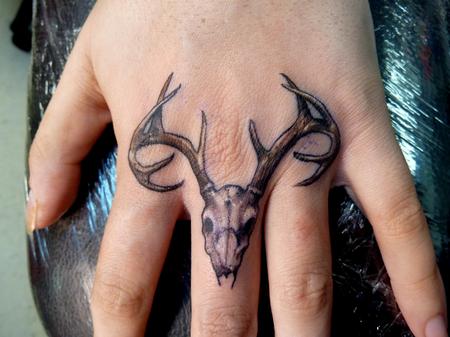 Mully - Deer Skull on Knuckles