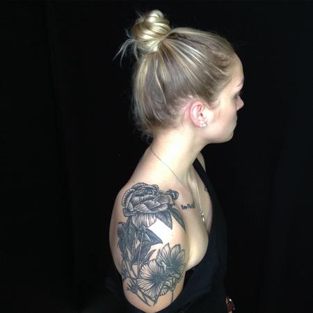 Tattoos - FLORAL SHOULDER TATTOO - 140648