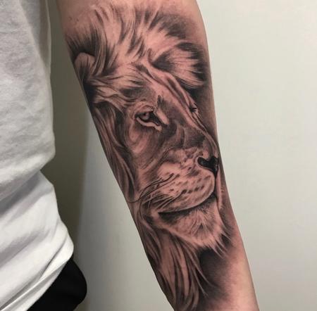 Hctor Concepcin - Lion on Forearm