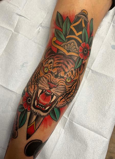 Bart Andrews - Tiger Dagger Tattoo