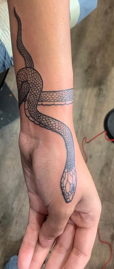 Tattoos - Snake on hand - 143510